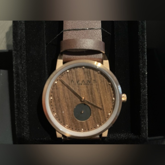 {Avant Wood} unisex watch brown leather strap with wood face - Picture 5 of 7